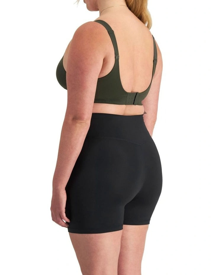 Move Seamless Bralette in nylon elastane with adjustable straps, removable cups, medium support, and moisture-wicking fabric for everyday comfort