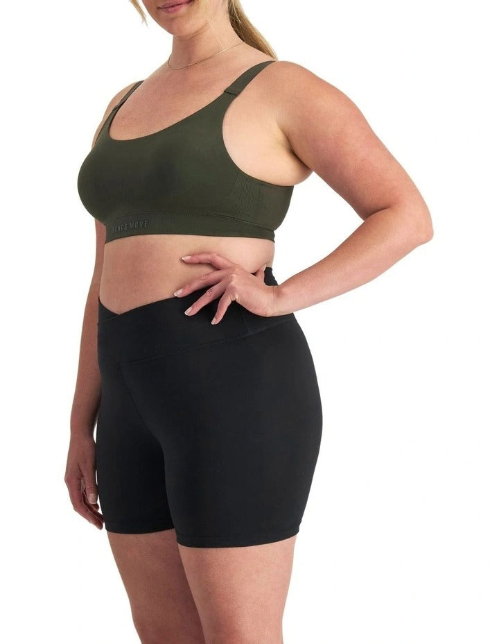 Move Seamless Bralette in nylon elastane with adjustable straps, removable cups, medium support, and moisture-wicking fabric for everyday comfort