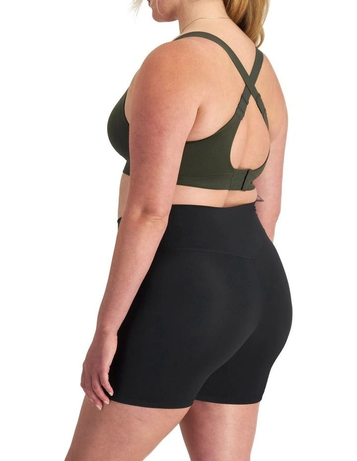 Move Seamless Bralette in nylon elastane with adjustable straps, removable cups, medium support, and moisture-wicking fabric for everyday comfort
