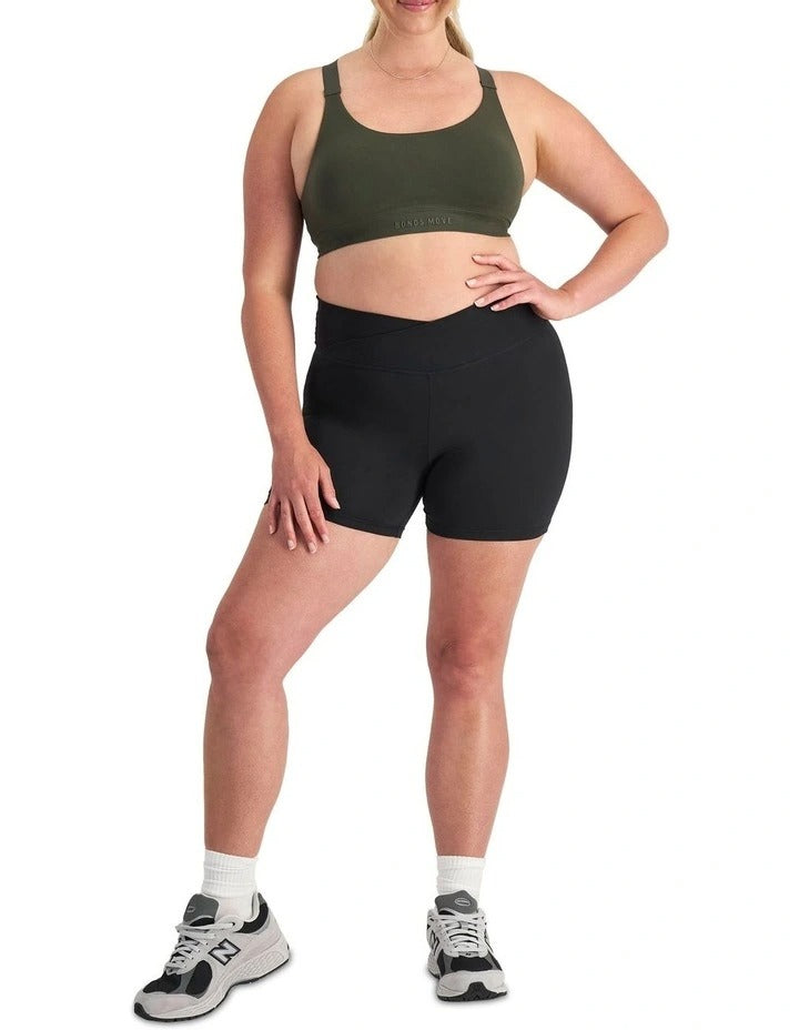 Move Seamless Bralette in nylon elastane with adjustable straps, removable cups, medium support, and moisture-wicking fabric for everyday comfort