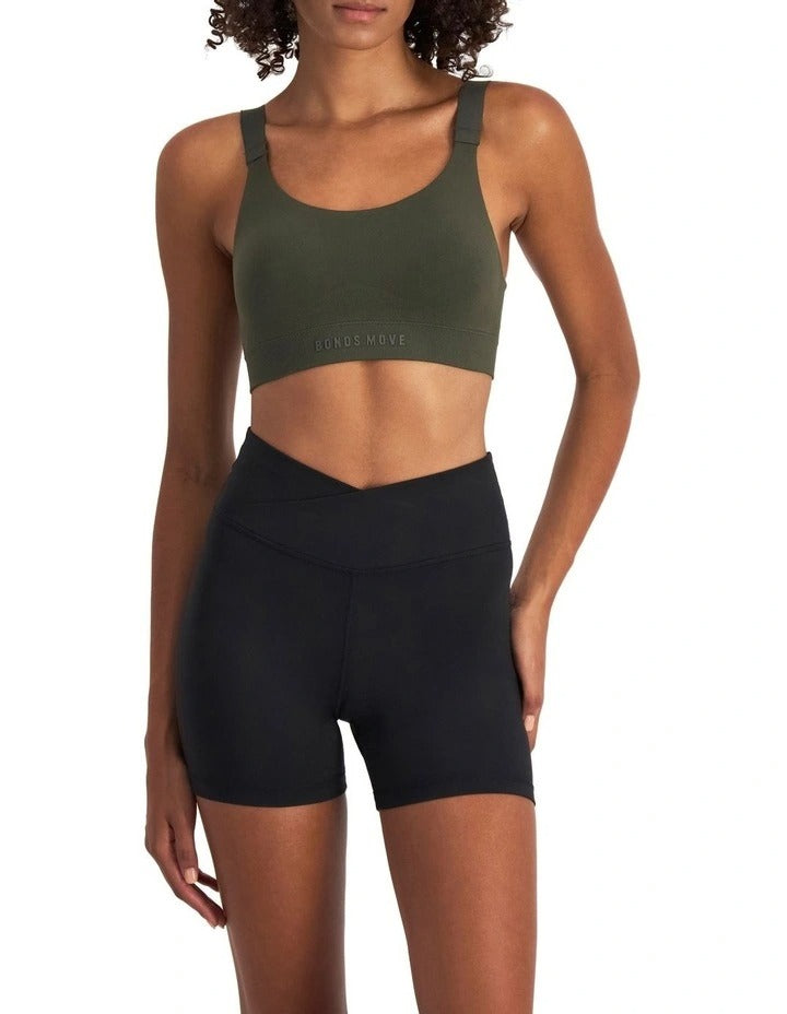 Move Seamless Bralette in nylon elastane with adjustable straps, removable cups, medium support, and moisture-wicking fabric for everyday comfort