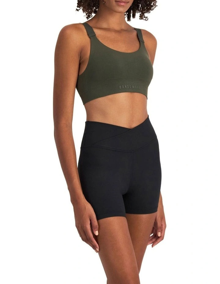 Move Seamless Bralette in nylon elastane with adjustable straps, removable cups, medium support, and moisture-wicking fabric for everyday comfort