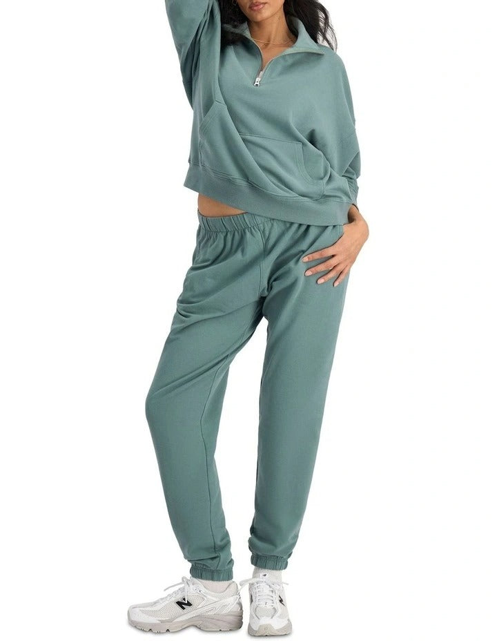 Bonds Move Half Zip Pullover with zip opening, stand collar and kangaroo pockets