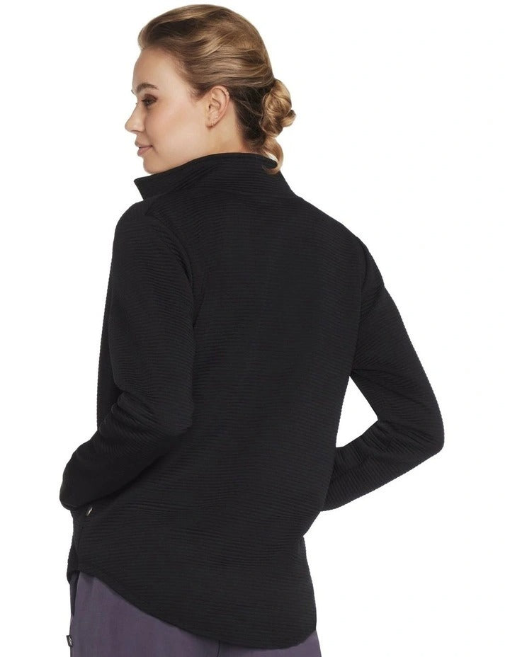 Skechers Hoodless Hoodie GOwalk Shine Jacket 78 in Black – Women’s lightweight active jacket with sleek shine finish and modern hoodless design