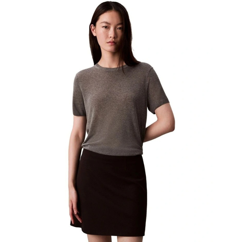 Calvin Klein women’s top in 100% viscose with classic fit and ribbed knit trim – minimalist essential for modern wardrobes