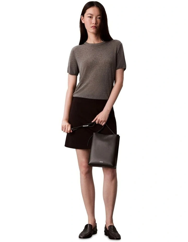Calvin Klein women’s top in 100% viscose with classic fit and ribbed knit trim – minimalist essential for modern wardrobes