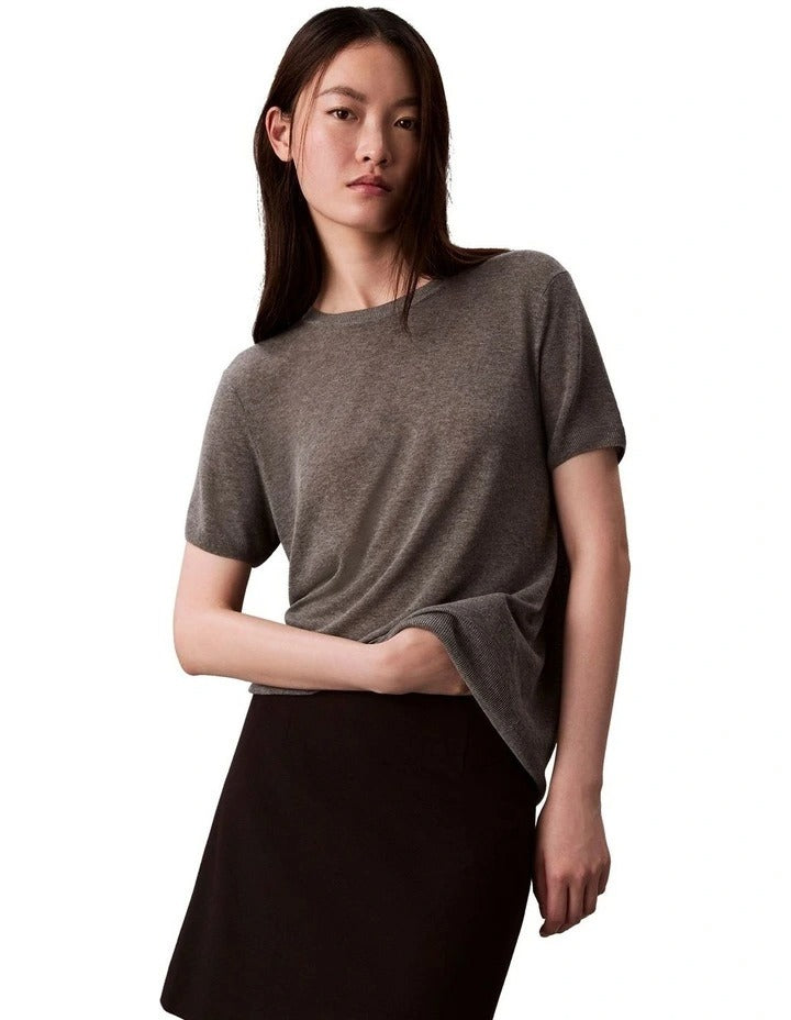 Calvin Klein women’s top in 100% viscose with classic fit and ribbed knit trim – minimalist essential for modern wardrobes
