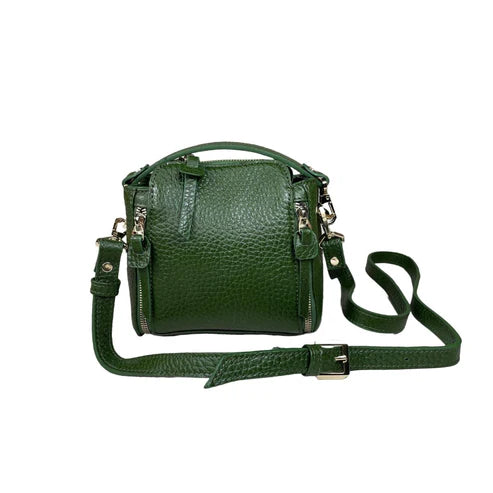 Elegant green leather handbag with gold-tone hardware — LeatherLuxe women’s shoulder bag made from premium genuine leather, ideal for everyday style and fashion.