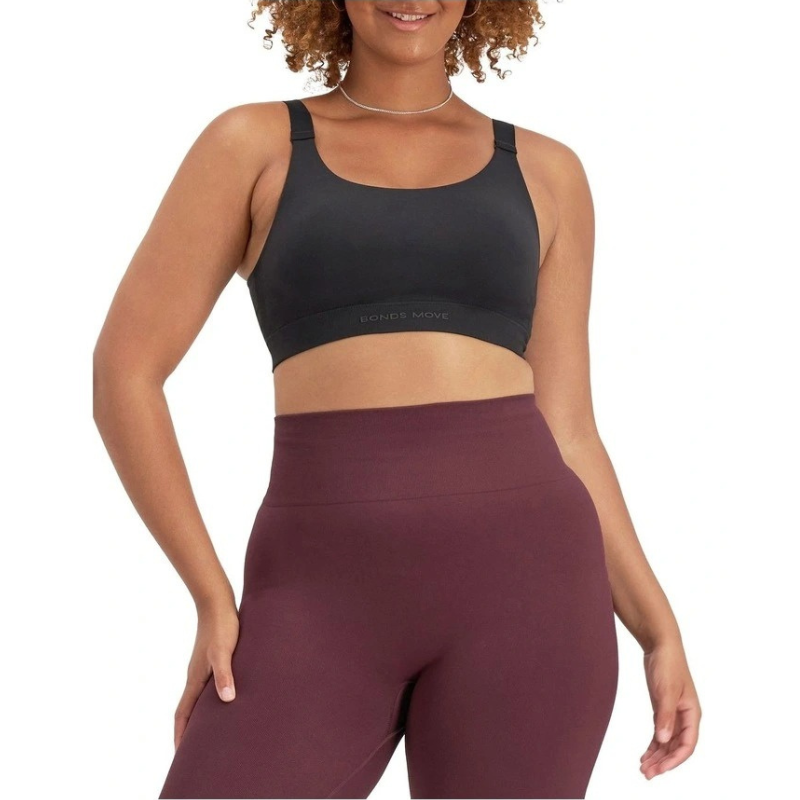 Move Seamless Bralette in nylon elastane with adjustable straps, removable cups, medium support, and moisture-wicking comfort