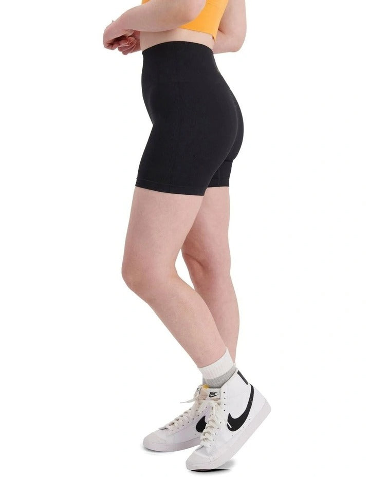 Bonds Move Seamless Hot Short in Black women’s athletic workout shorts