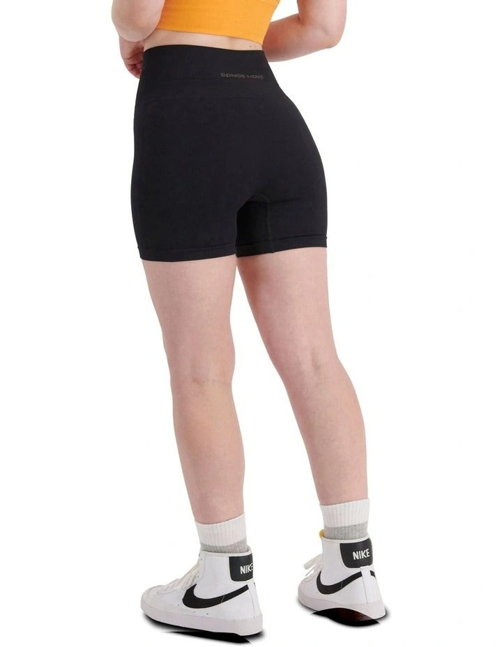 Bonds Move Seamless Hot Short in Black women’s athletic workout shorts