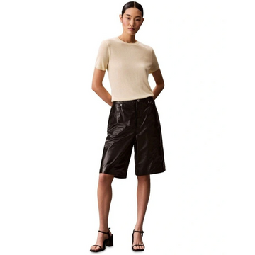 Calvin Klein women’s 100% viscose top with classic fit and ribbed knit trim – minimalist essential in refined style