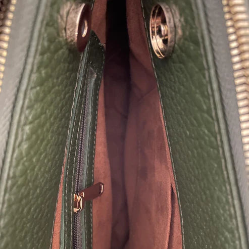 Elegant green leather office bag with detachable shoulder strap, ideal for professionals and business travel.
