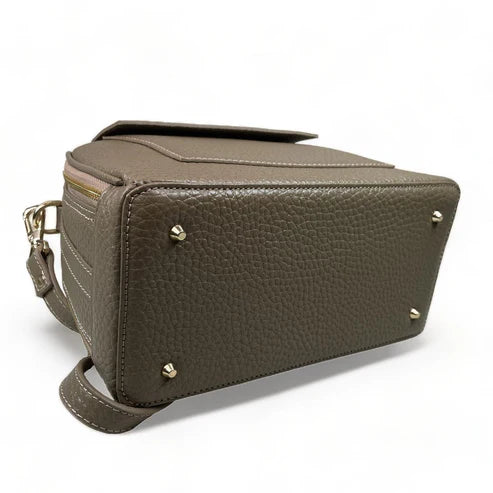 Beige leather women's handbag with shoulder strap — elegant satchel for everyday and formal occasions.