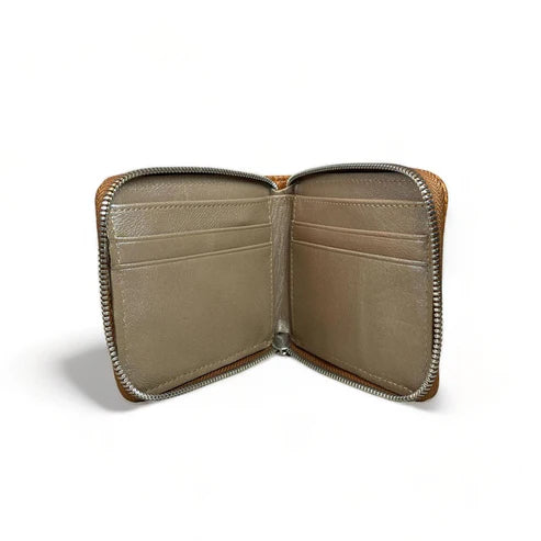 LeatherLuxe genuine leather wallet with zip closure — sleek brown card holder made from premium full-grain leather, designed for men and women for secure everyday use.
