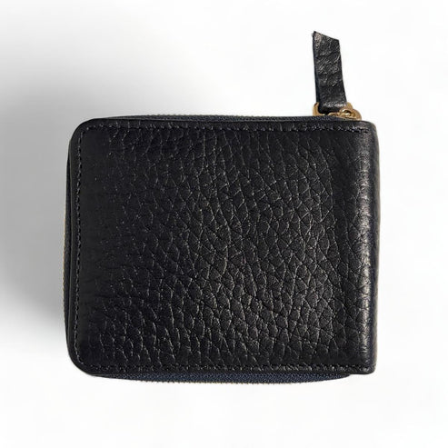 LeatherLuxe genuine leather wallet with zip closure — sleek brown card holder made from premium full-grain leather, designed for men and women for secure everyday use.