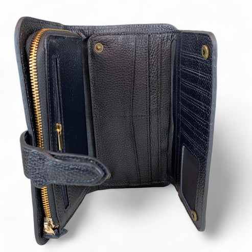 Elegant LeatherLuxe women’s leather clutch wallet featuring premium craftsmanship, sleek design, and multiple card holder compartments — perfect for stylish everyday use.