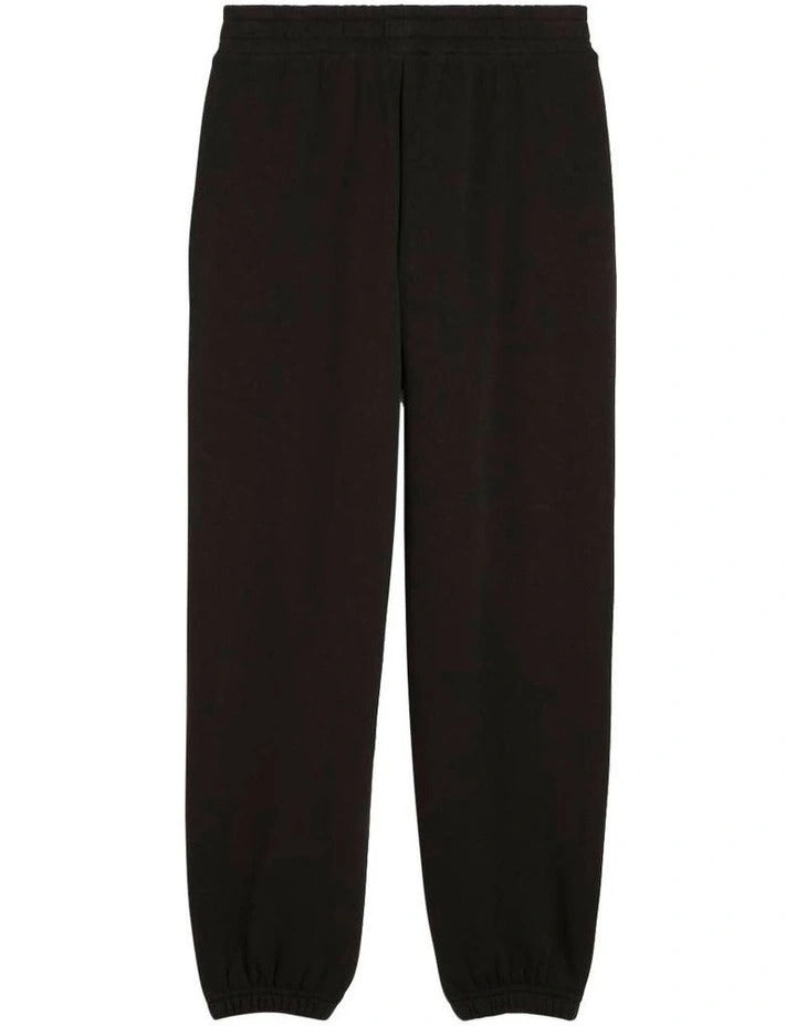 Puma Wardrobe Ess Sweatpants with Cat Logo embroidery, elasticated waistband and cuffs, made from recycled cotton and polyester blend
