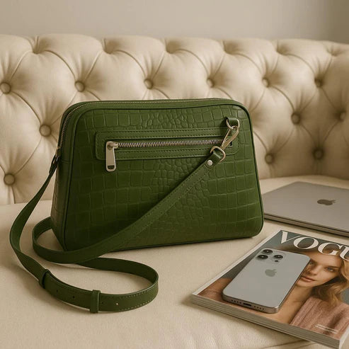 Elegant green crocodile-pattern leather clutch crossbody bag with gold hardware and detachable strap, perfect for evening or casual outings.