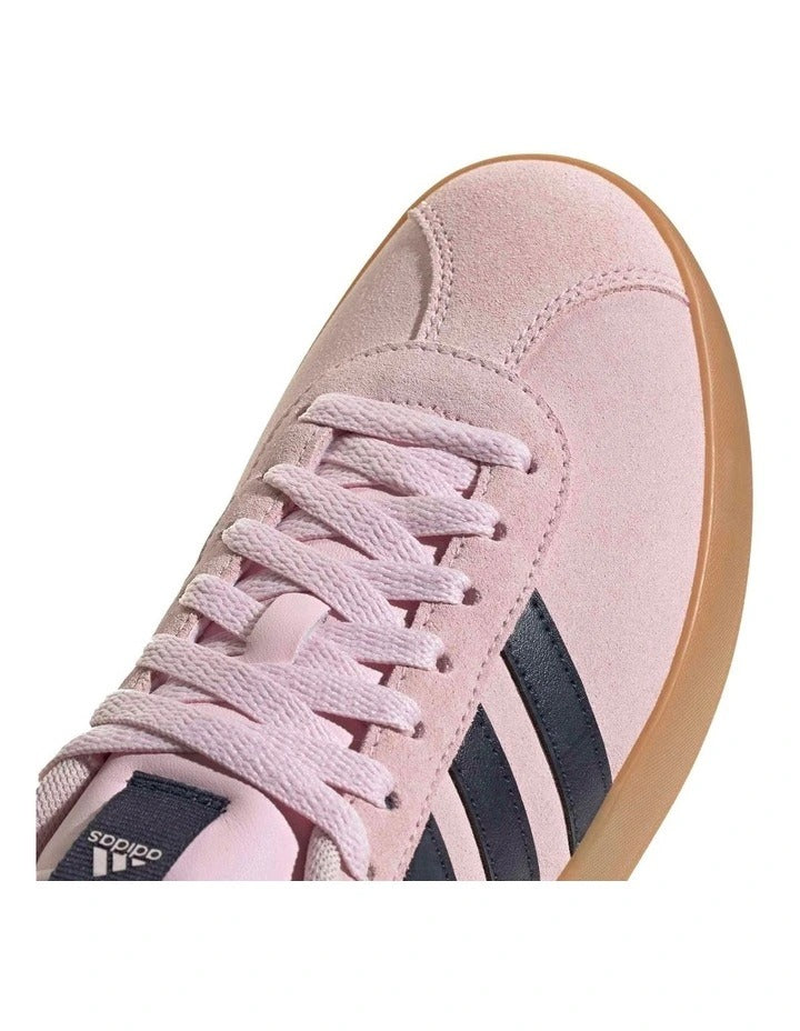 Adidas VL Court 3.0 women’s shoes with coated leather upper and low heel, stylish skater-inspired trainers in white with vulcanised outsole