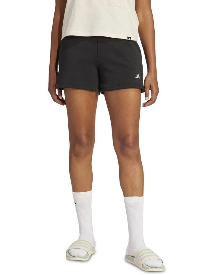 Adidas Essentials Small Logo cozy fleece shorts for men in cotton-polyester blend with 3 Bar Logo and side slits