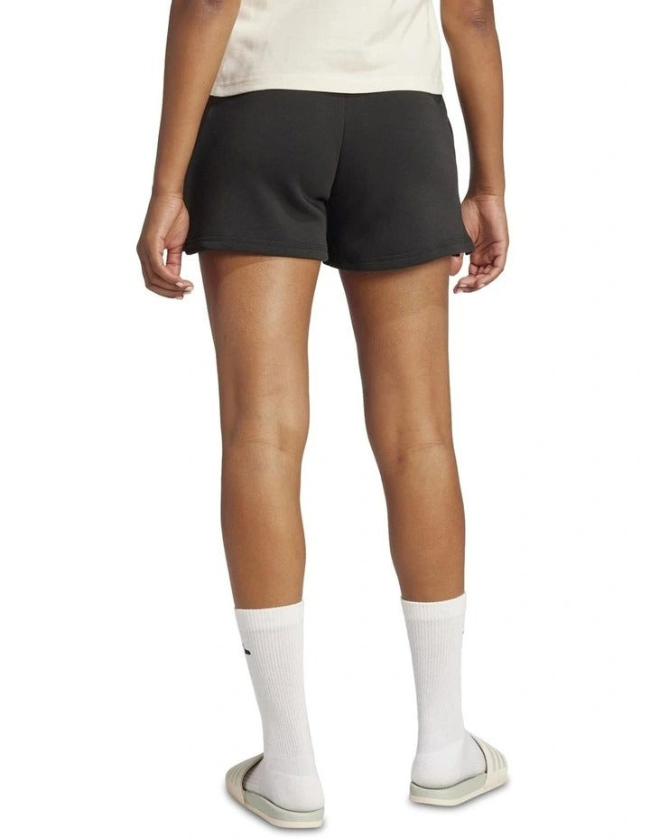 Adidas Essentials Small Logo cozy fleece shorts for men in cotton-polyester blend with 3 Bar Logo and side slits