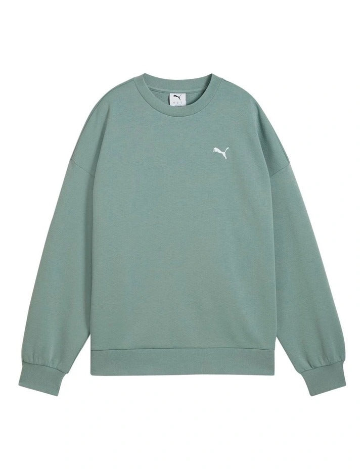 Puma Wardrobe Essentials Oversized Crew Sweatshirt in cotton-polyester blend with centered logo and ribbed cuffs